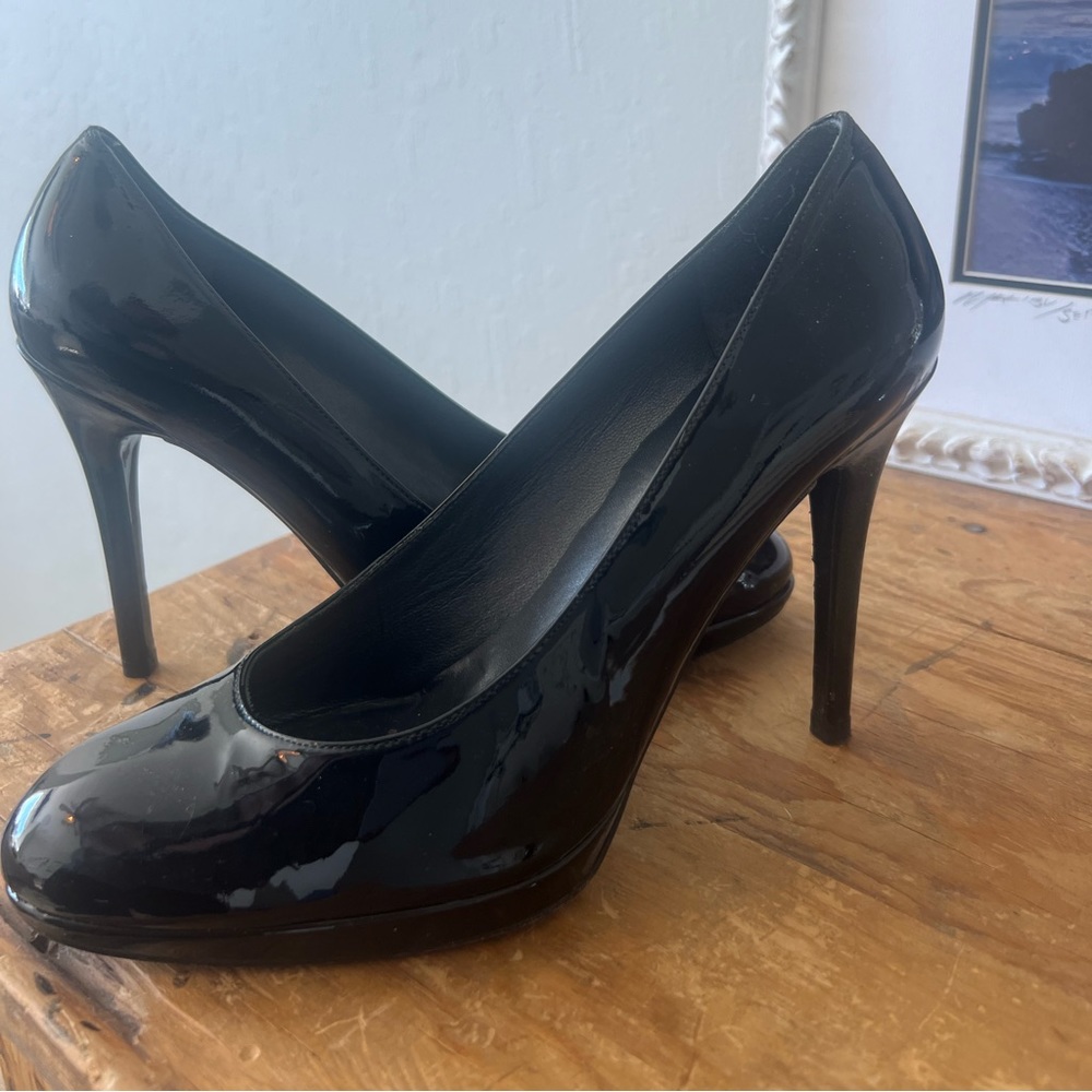 STUART WEITZMAN black patent platform pump